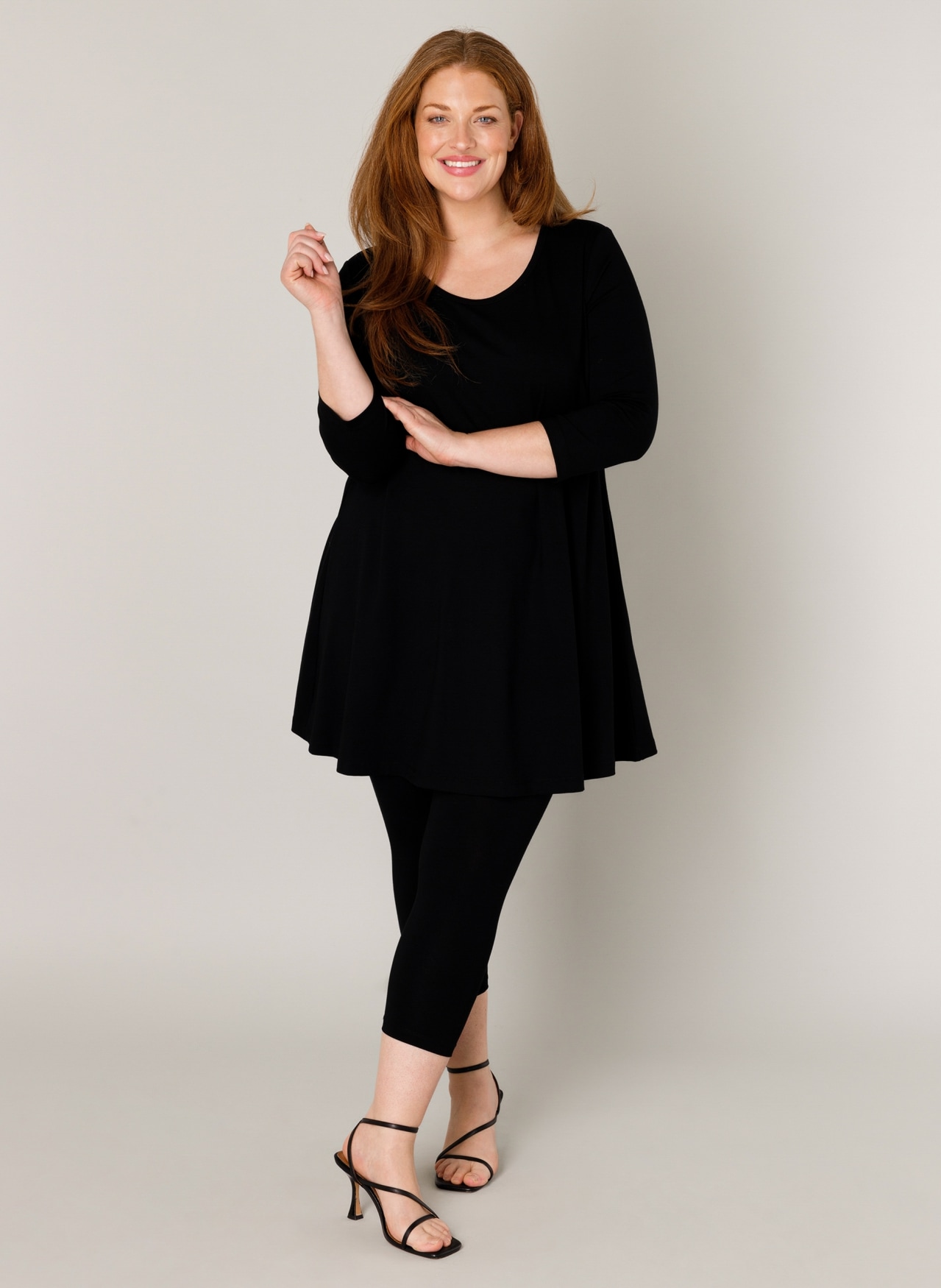 Base Level Curvy Tunikashirt »Aria«, mit Rundhalsausschnitt